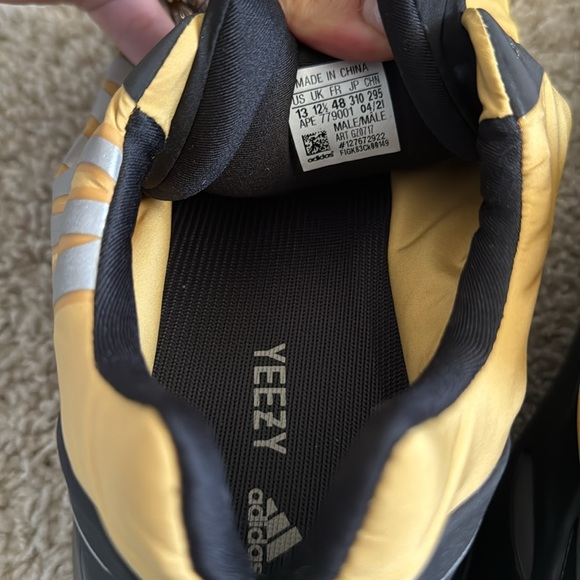 Yeezy 700s - yellow - Picture 3 of 7